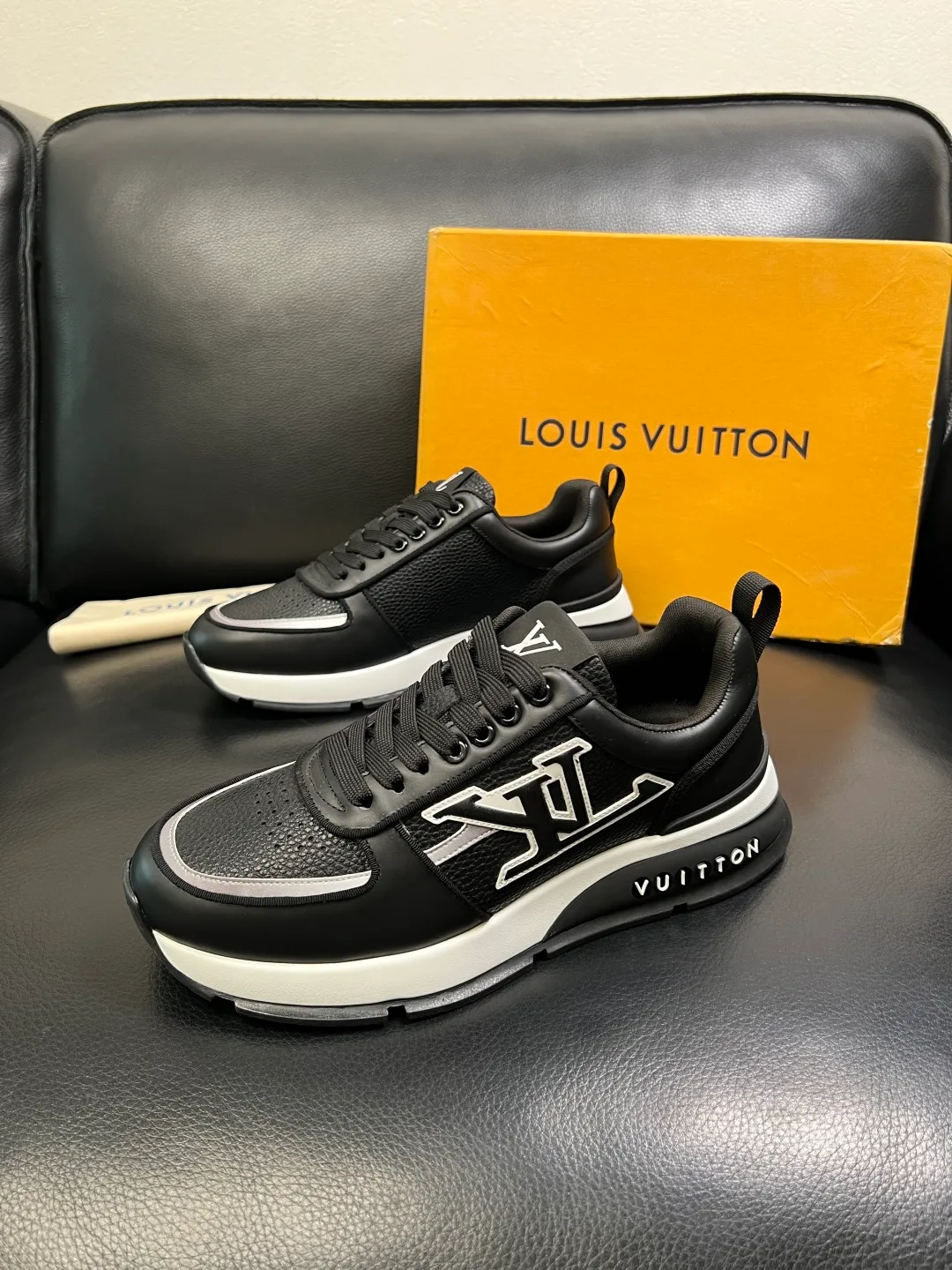 Men's shoes 💰 780 Lv High quality top crafts Louis Vuitton, sports sneakers counter synchronization, uppers imported from Italy, high-quality splicing with colorful and complex crafts, imported lambswool lining soft and comfortable, soles: original soles specially provided by the original factory, T men's shoes 💰U exclusive movable molded soles super comfortable, original and single goods, high quality, welcome to compare, code number 39-44 (customized 38 45)